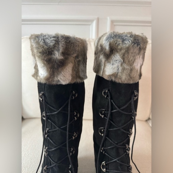 STUART WEITZMAN Womens Black Suede Lace-up Wedge Boots with Faux Fur Trim 9.5 - Picture 4 of 15